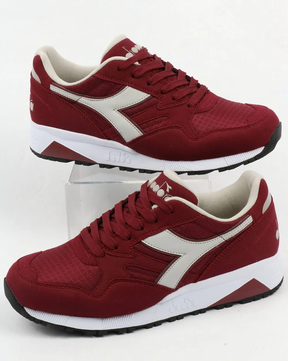 Diadora N902 Trainers Deep Red